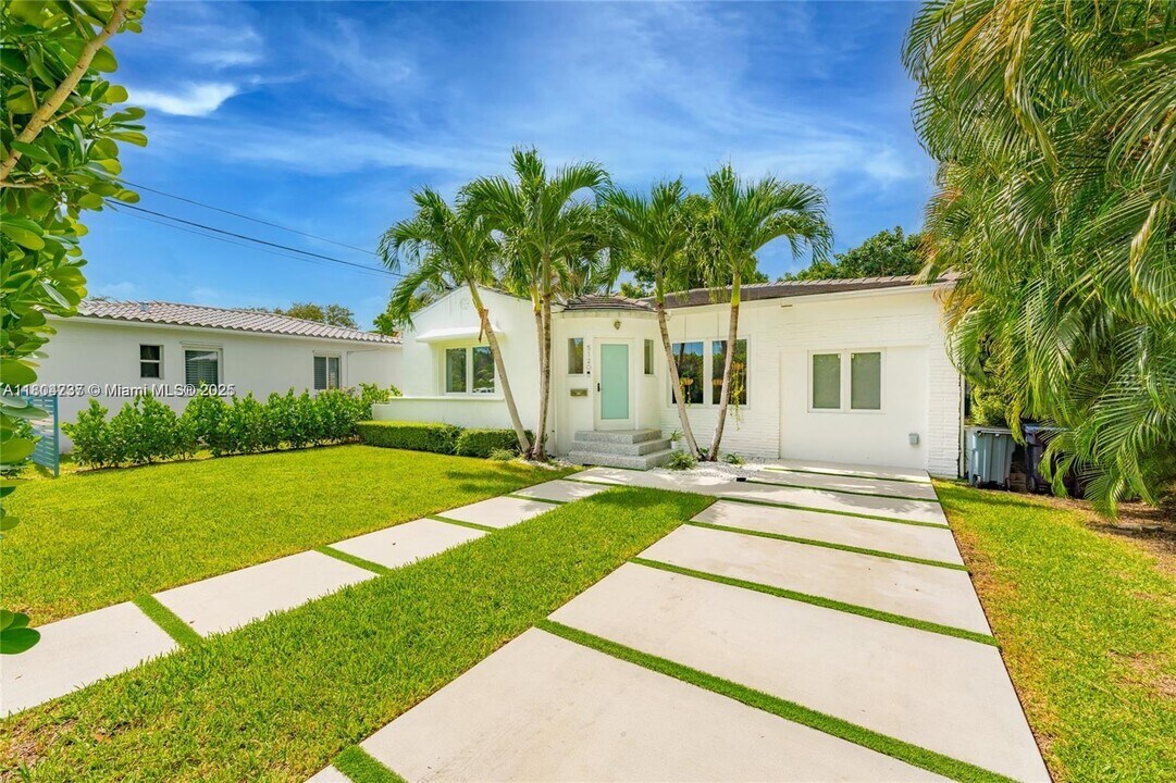 5120 Cherokee Ave in Miami Beach, FL - Building Photo