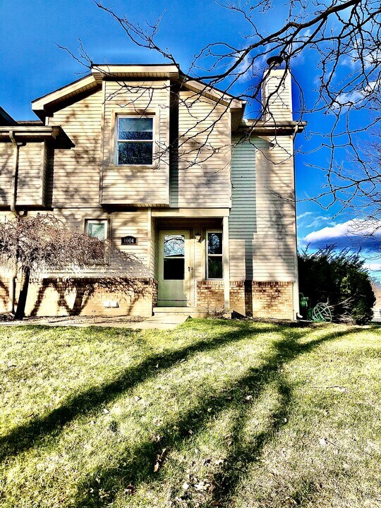 1004 Valley Grove Dr in Maumee, OH - Building Photo