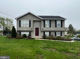 262 Corvette Dr in Martinsburg, WV - Building Photo