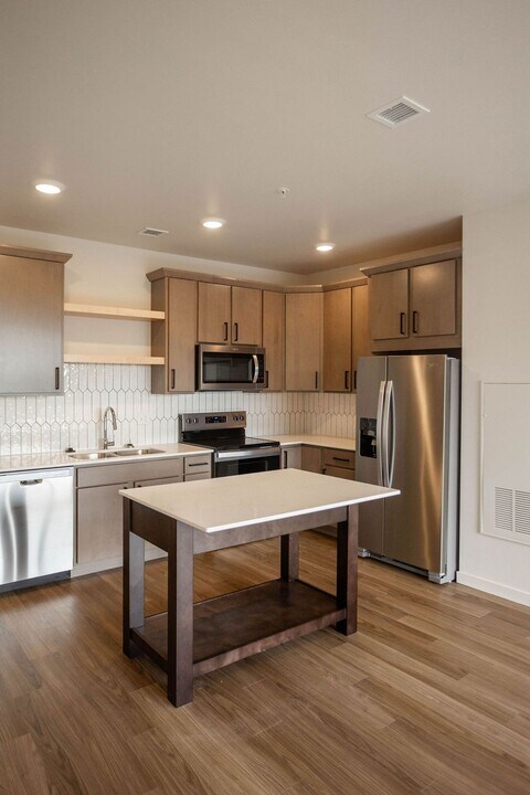 BLOC - New, Never Lived In in Fargo, ND - Foto de edificio