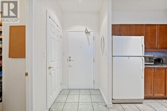 1 Leaside Park Dr in Toronto, ON - Building Photo - Building Photo