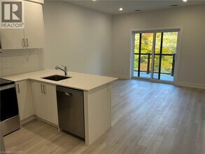 1100 Lackner Pl in Kitchener, ON - Building Photo - Building Photo