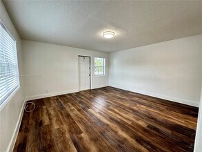 1821 Thomas St in Hollywood, FL - Building Photo - Building Photo