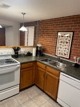 2550 S Dahlia St-Unit -Unit B in Denver, CO - Building Photo - Building Photo