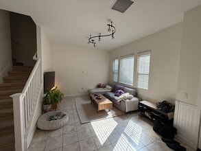 909 Brown St in Santa Ana, CA - Building Photo - Building Photo