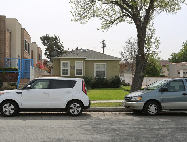 448 Milford St in Glendale, CA - Foto de edificio - Building Photo