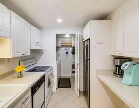 201 E Ocean Dr, Unit 3-310 in Key Colony Beach, FL - Building Photo - Building Photo