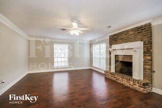 461 Stephen F Austin Dr in Conroe, TX - Building Photo - Building Photo