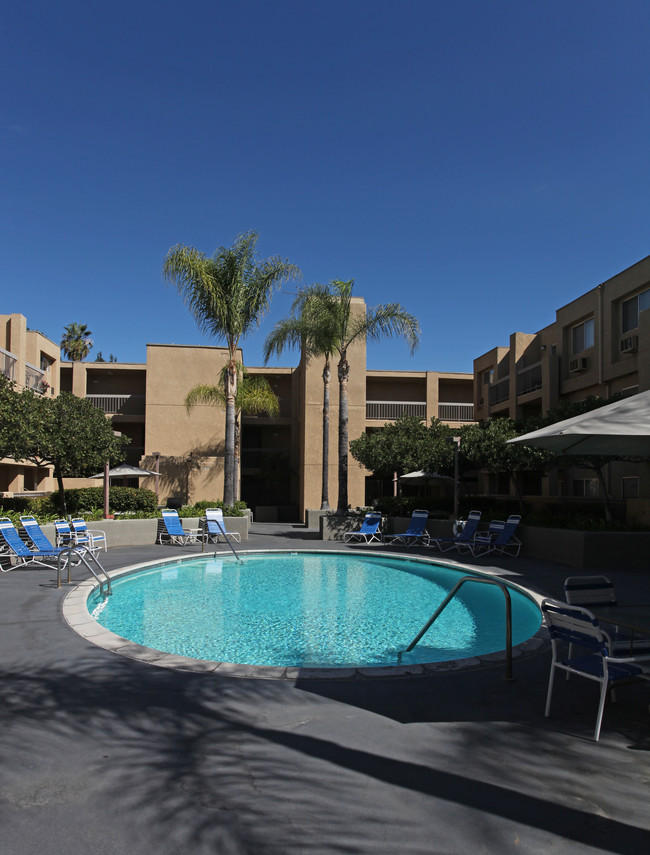 Oasis Apartments in Sherman Oaks, CA - Building Photo - Building Photo