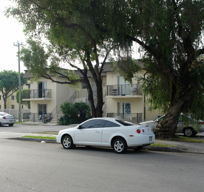 10810 SW 4th St in Miami, FL - Building Photo - Building Photo