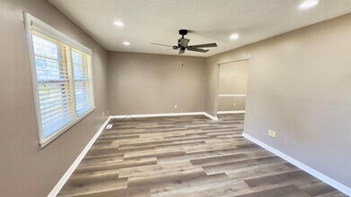 2563 Hacks Cross Rd in Memphis, TN - Building Photo - Building Photo