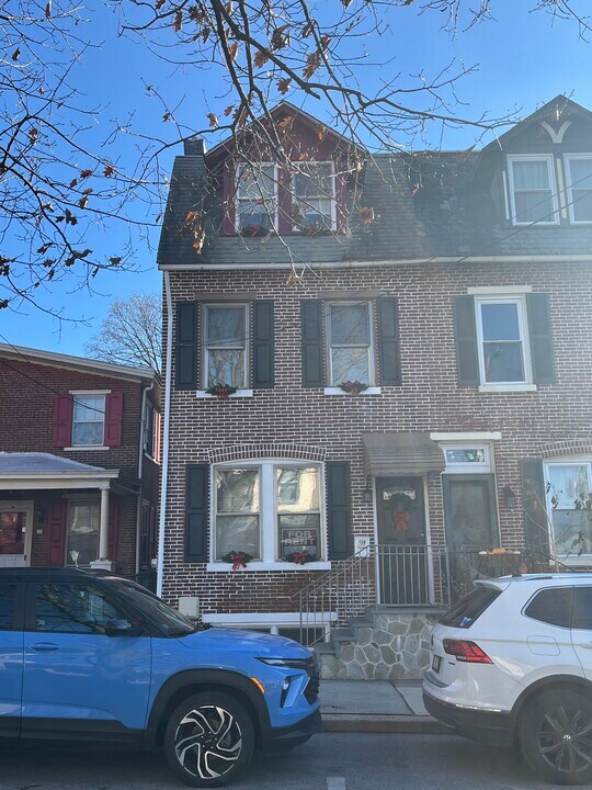 128 W Chestnut St in West Chester, PA - Foto de edificio