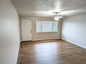 1030 45th Ave NE in Salem, OR - Building Photo - Building Photo