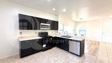 25650 W Burgess Ln in Buckeye, AZ - Building Photo - Building Photo