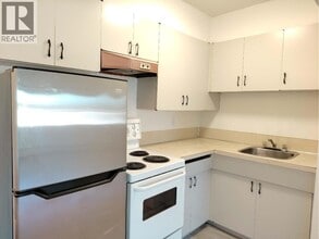 6709 Sussex Ave in Burnaby, BC - Building Photo - Building Photo