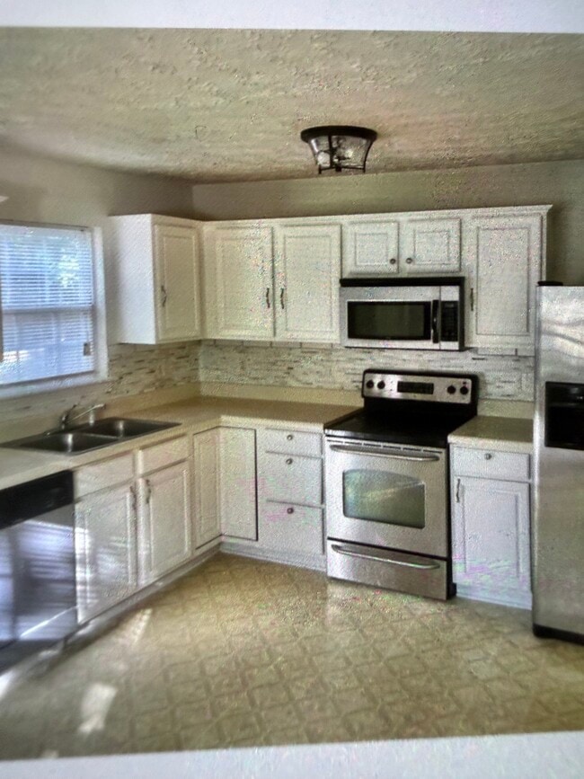 2212 Springhill Ave in Raleigh, NC - Foto de edificio - Building Photo