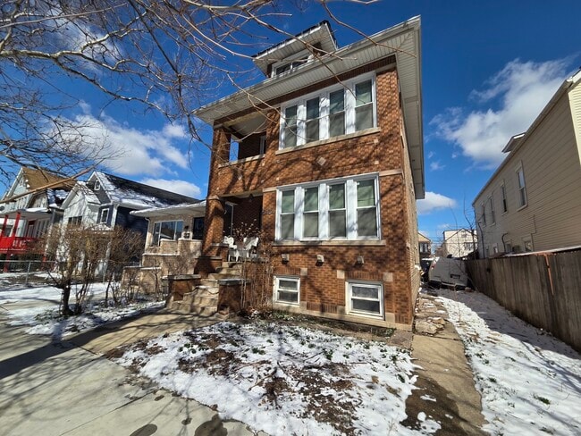 property at 5434 W Drummond Pl