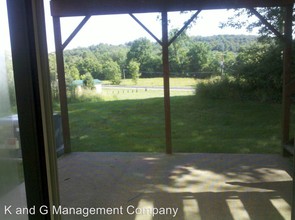 1245 Pineview Trail in Newark, OH - Foto de edificio - Building Photo
