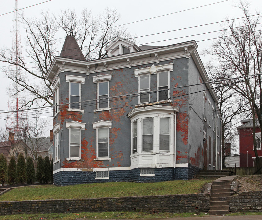 2711-2713 Price Ave in Cincinnati, OH - Building Photo