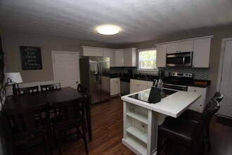 2312 Red Tide Rd-Unit -B in Virginia Beach, VA - Foto de edificio - Building Photo