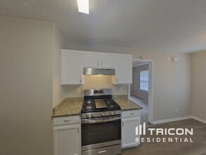 321 Autumn Lake Dr in Mcdonough, GA - Building Photo - Building Photo