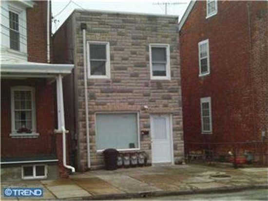 35 E Rambo St in Bridgeport, PA - Building Photo