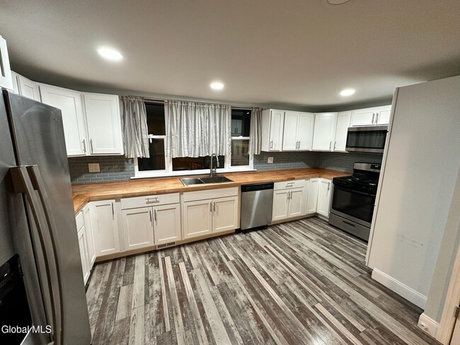 6 Broadway in Cohoes, NY - Building Photo - Building Photo