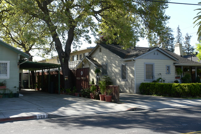 161 Oak Ave in Redwood City, CA - Foto de edificio - Building Photo