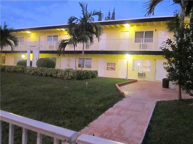 16851 NE 21st Ave in North Miami Beach, FL - Building Photo
