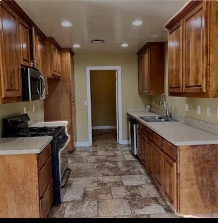 1111 Parkview Ln in Paso Robles, CA - Building Photo