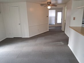 4920 Old Maysville Rd in Fort Wayne, IN - Foto de edificio - Building Photo