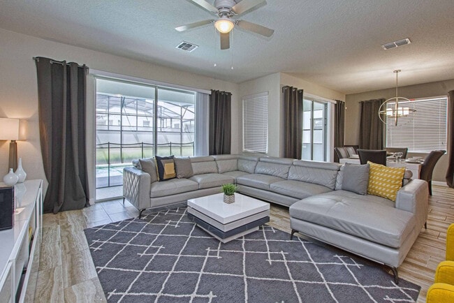 4728 Sleepy Hollow Dr