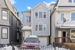 457 Irvine Turner Blvd in Newark, NJ - Building Photo