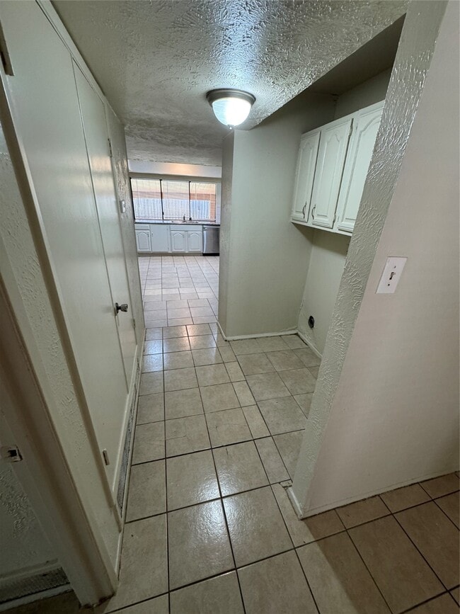property at 2006 Quail Valley E Dr