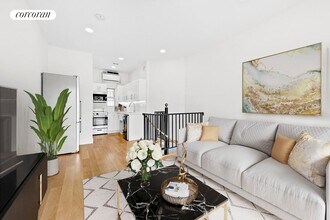421 E 81st St in New York, NY - Foto de edificio - Building Photo