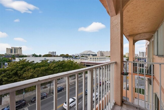 199 SW 12th Ave, Unit 502B in Miami, FL - Foto de edificio - Building Photo