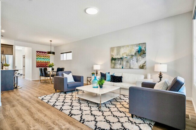 98 Herron St NE in Calgary, AB - Building Photo - Building Photo