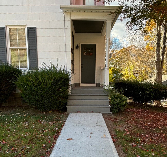 206 Echo Lake Rd in Watertown, CT - Foto de edificio - Building Photo