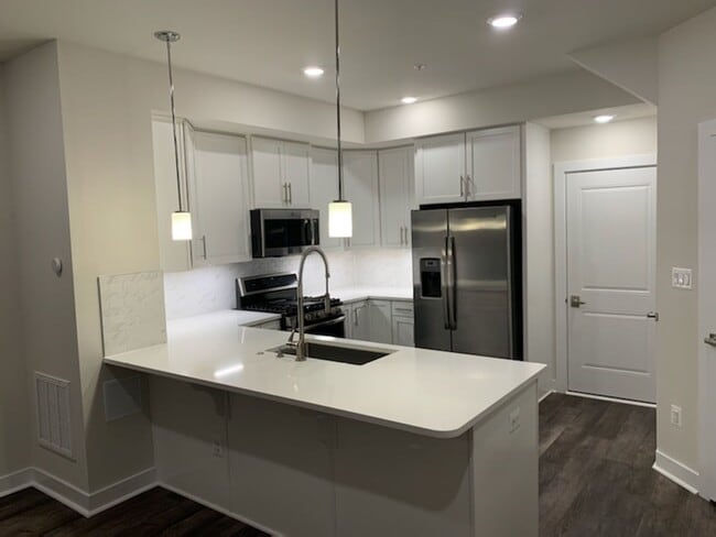 13262 Woodland Park Rd in Herndon, VA - Building Photo - Building Photo