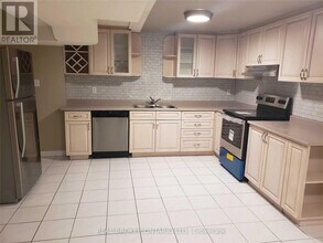 4244 Starlight Crescent in Mississauga, ON - Building Photo - Building Photo