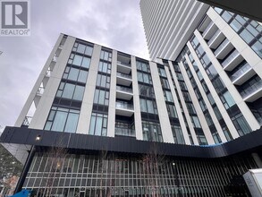 5858 Yonge St in Toronto, ON - Building Photo - Building Photo