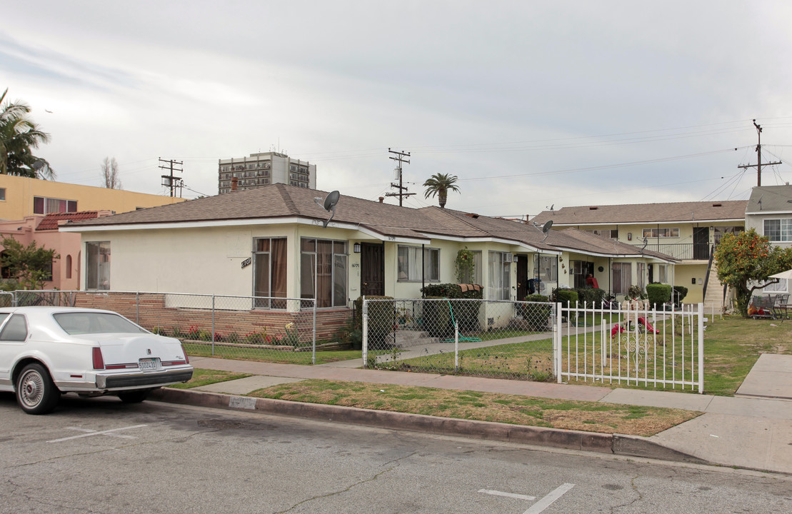 6709 Templeton St in Huntington Park, CA - Foto de edificio