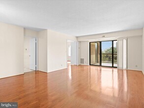 8370 Greensboro Dr in McLean, VA - Building Photo - Building Photo