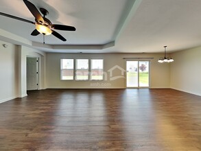 5693 W Woods Edge Dr in McCordsville, IN - Building Photo - Building Photo