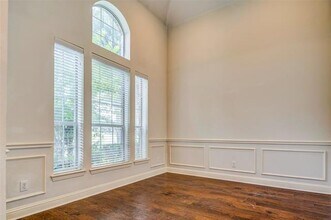 2304 Greenview Dr in Carrollton, TX - Building Photo - Building Photo