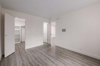 6861 Sepulveda Blvd in Los Angeles, CA - Building Photo - Building Photo