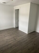 121 W Main St in Newcomerstown, OH - Building Photo - Building Photo