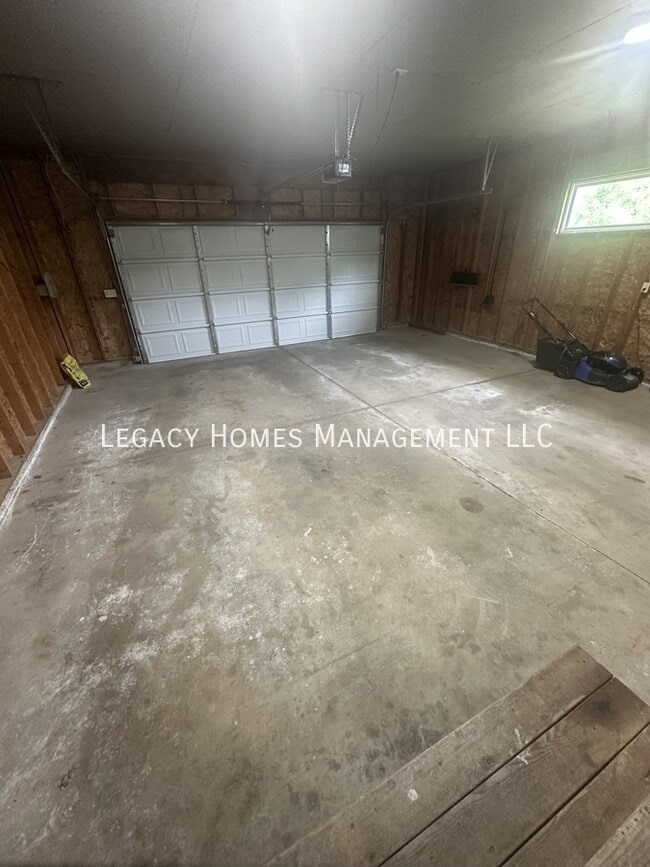 1091 Stillmeadow Ln in Menasha, WI - Building Photo - Building Photo