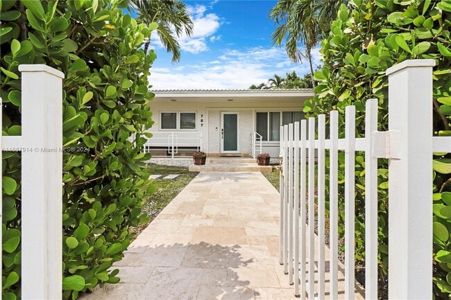787 NE 87th St in Miami, FL - Foto de edificio - Building Photo