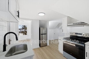 159 Connecticut Ave in New London, CT - Building Photo